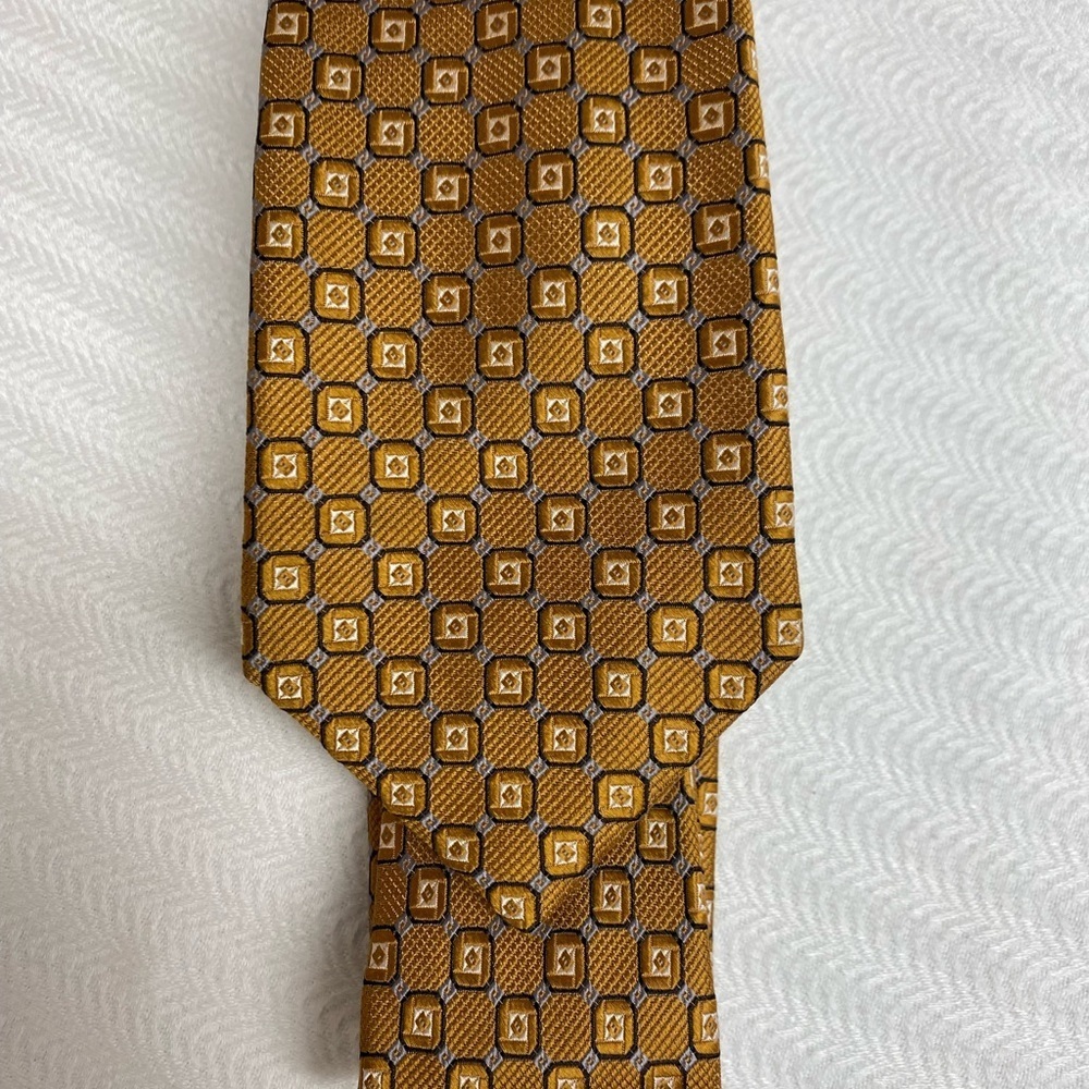 Jos A Bank Executive Collection Gold Geometric Silk Long Tie Mens Necktie